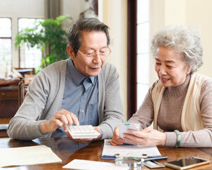 貯蓄管理の老夫婦